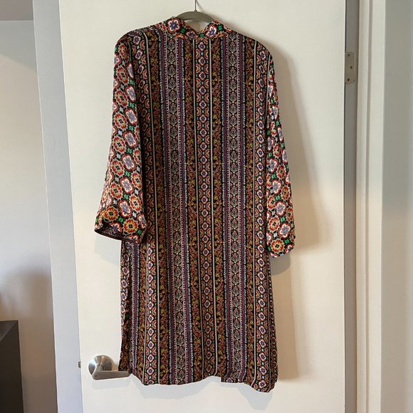 Alice and Olivia reversible Kimono - Picture 2 of 5